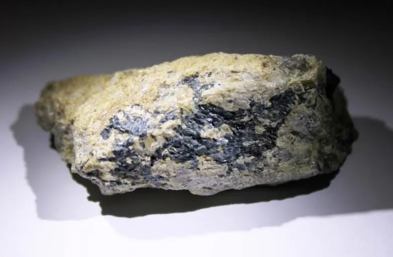 Rinkite-(Y).jpg