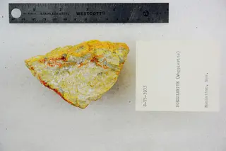 Rösslerite (Wapplerite) (48522675772).jpg