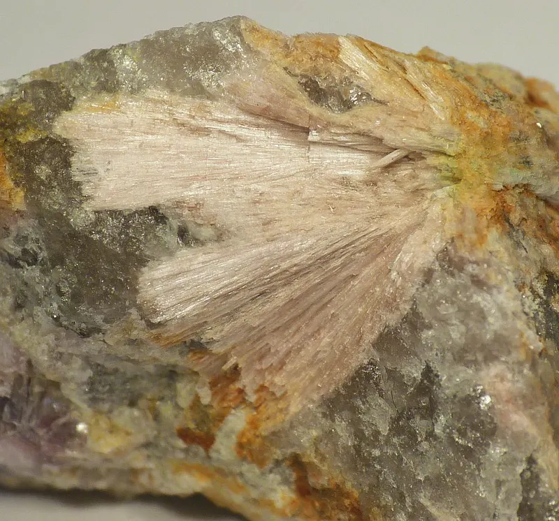 Rossmanite-607927.jpg