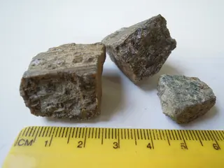 Sekaninaite (cordierite) (Fe2+,Mg)2Al4Si5O18 (24953511895).jpg