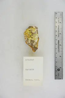 Slavikite (48140123568).jpg