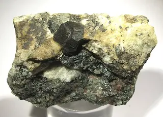 Steenstrupine-(Ce)-21582.jpg
