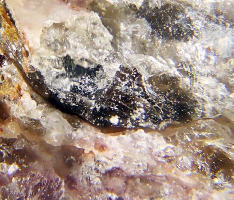 Stibiocolumbite