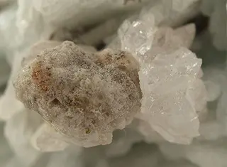 Stokesite-Stannomicrolite-Albite-206837.jpg