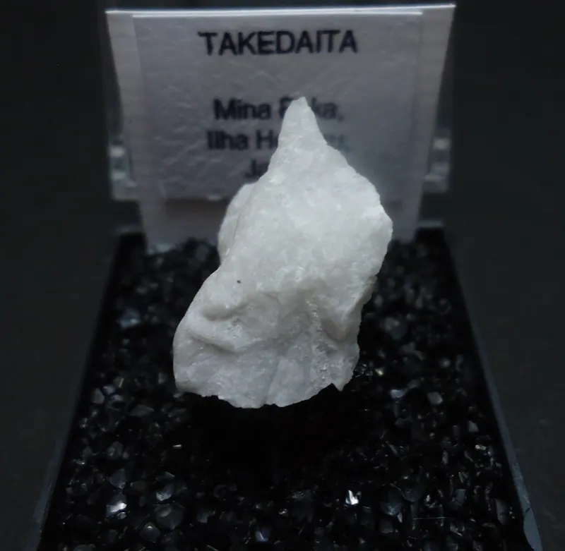 Takedaite-640484.jpg