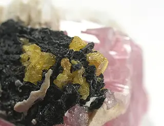 Albite-Ferrotapiolite-Quartz-tr526b.jpg