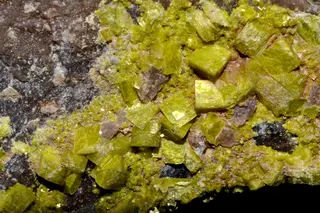 Autunite, quartz 1.jpg