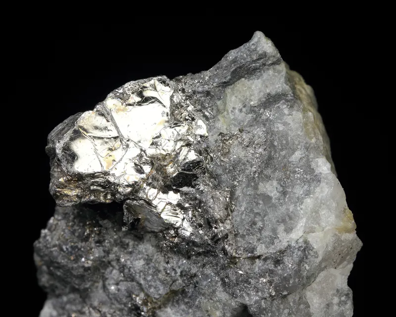 Tellurobismuthite-724040.jpg