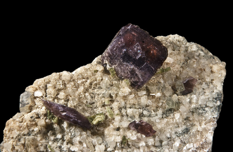 Axinite-(Fe)