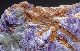 Tinaksite, charoite.jpg