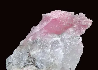 Tugtupite 1.jpeg
