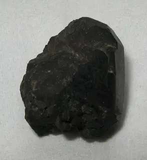 Aenigmatite (twin) - Mineralogisches Museum Bonn.jpg