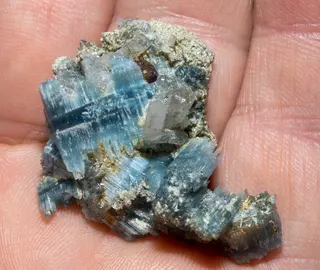 Alkali-beryl, quartz.jpg