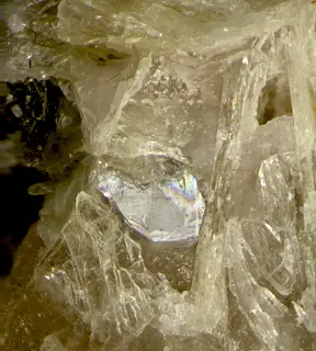 Vuonnemite-192029 (right side).jpg