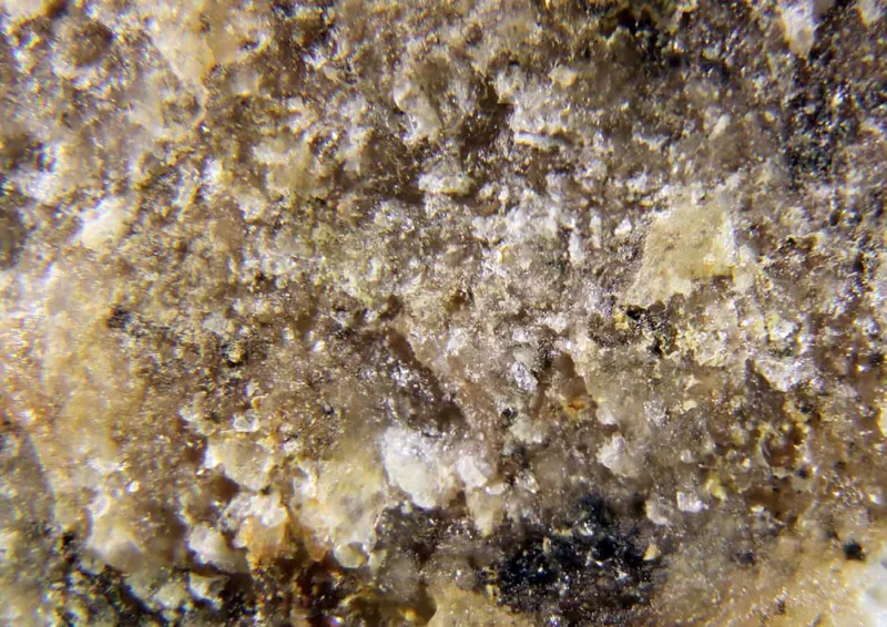 Vyuntspakhkite-(Y).jpg