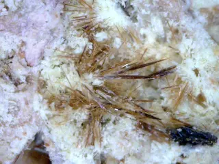 Warwickite-616477.jpg
