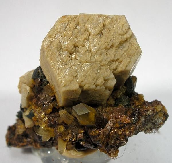 Whiteite-(CaMgMg)