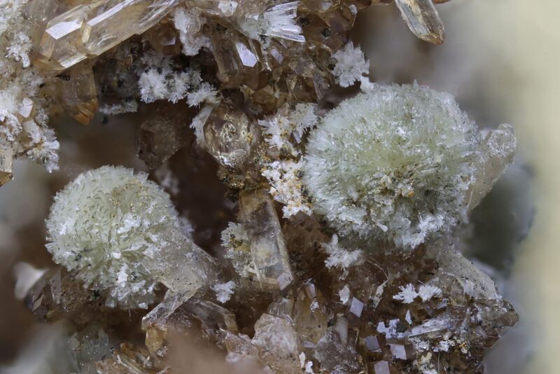 Whiteite-(MnFeMg)