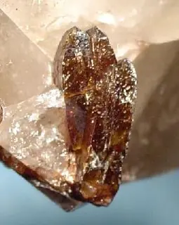 Xenotime-(Y)-Quartz-136226.jpg
