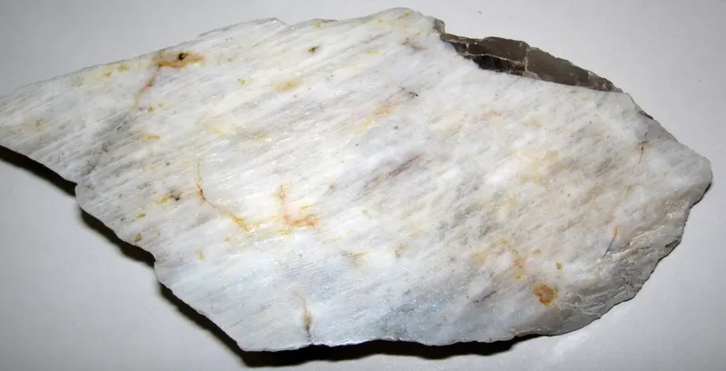 Moonstone (iridescent peristerite-oligoclase feldspar) (Chupa Pegmatite Field, Mesoproterozoic, 1.75 to 2.10 Ga; at or near Chupa Bay, Karelia, Russia) 1.jpg