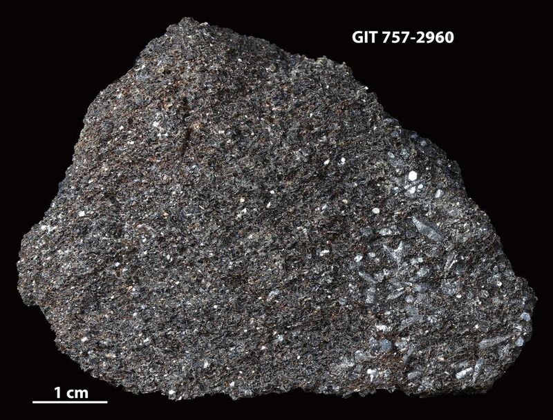 Magnetoplumbite