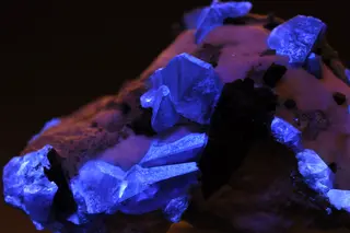 Benitoite, UVL.jpg