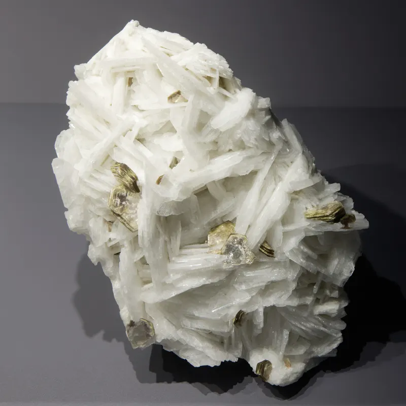 Cleavelandite Navegadora MNHN Minéralogie.jpg