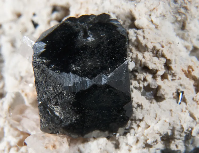 Bixbyite.jpg