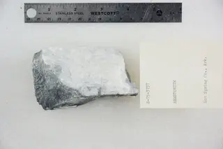Benstonite (48522617762).jpg