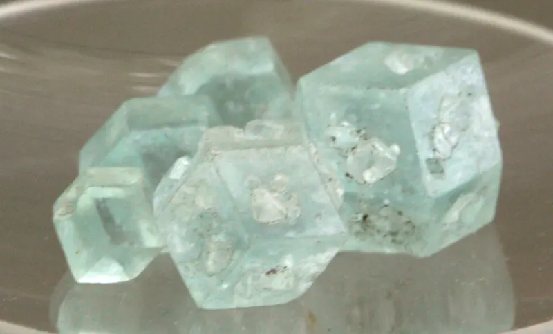 Boracit mineralogisches museum bonn.jpg