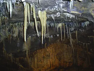 Stalactites at blue john images 2006.JPG