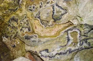 Blue John Mine - mineralisation - geograph.org.uk - 3229729.jpg