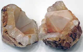 Capped quartz (St. Dennis, Cornwall, England) 5.jpg