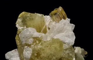 Brazilianite, mica.jpg