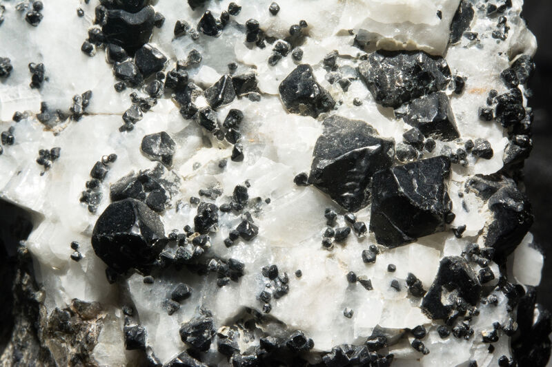 Ceylonite