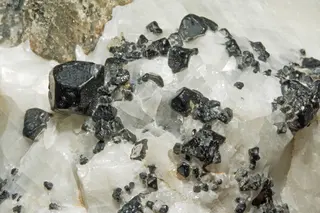 Ceylonite, calcite 7100.1.0455.jpg
