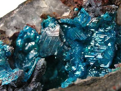 Caledonite