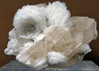 Albite var Cleavelandite with Quartz NHMLA.png