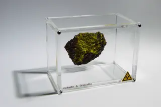 Cejkaite with grimselite, Rovnost Mine.jpg