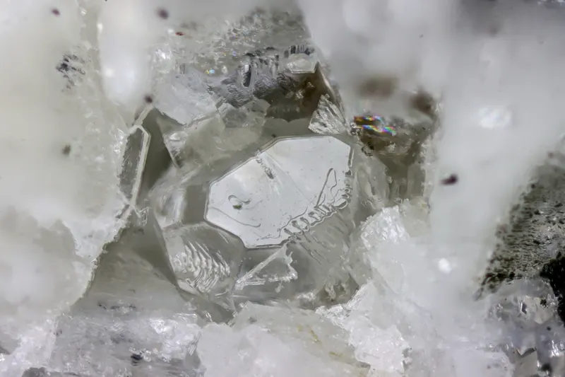 Chiappinoite-(Y) Tomeik.jpg