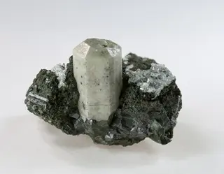 Chlorapatite, Calcite, Laumontite, Magnetite-571991.jpg