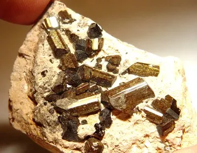 Buergerite-23887.jpg