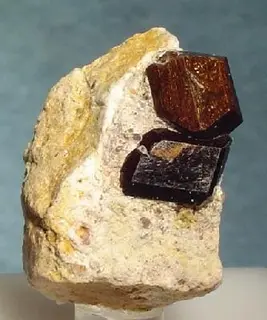 Buergerite-165794.jpg