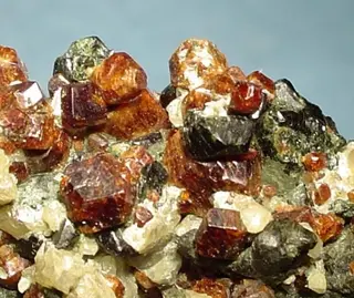 Andradite-Gahnite-Calcite-290553.jpg