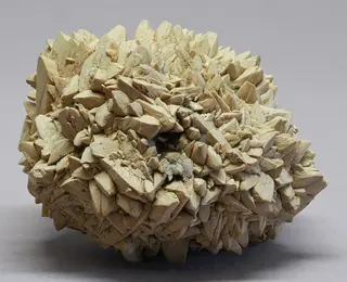Pseudomorphose Calcit nach Ikait (OM1-474A).JPG