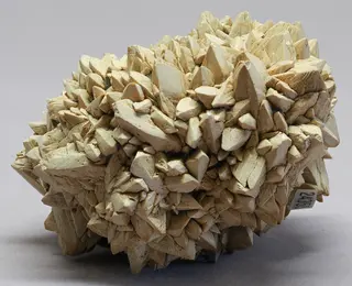 Pseudomorphose Calcit nach Ikait (OM1-490A).JPG