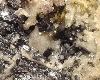 Groutite-114272.jpg