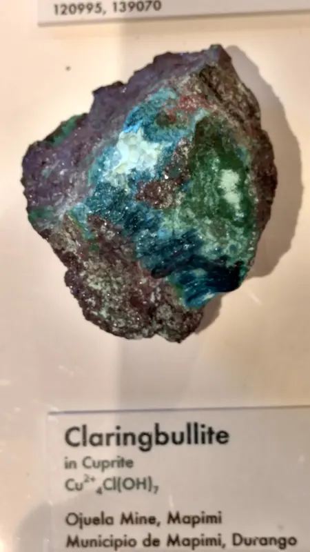 Harvard Museum of Natural History. Claringbullite.jpg
