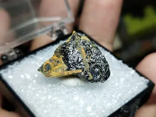 Hot uraninite.jpg