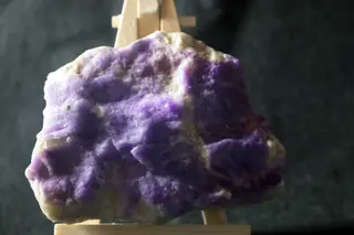 Hackmanite - Tenebrescence - NL - After UV Exposure.jpg